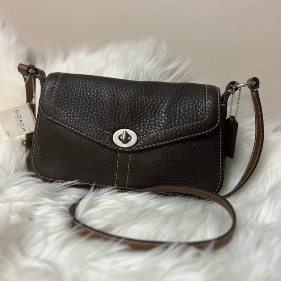 Coach F10888 Turnlock Shoulder Bag Leather. NWT - Picture 1 of 14